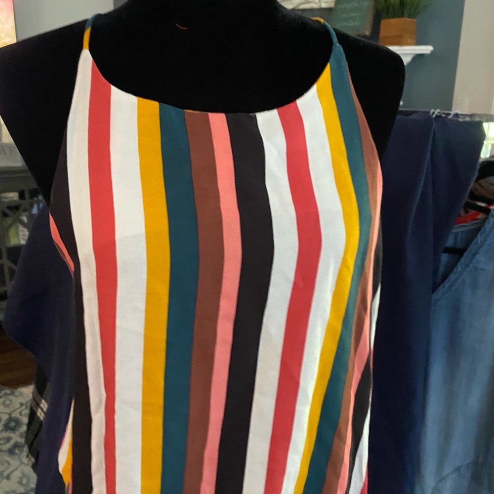 Multi colored top size M